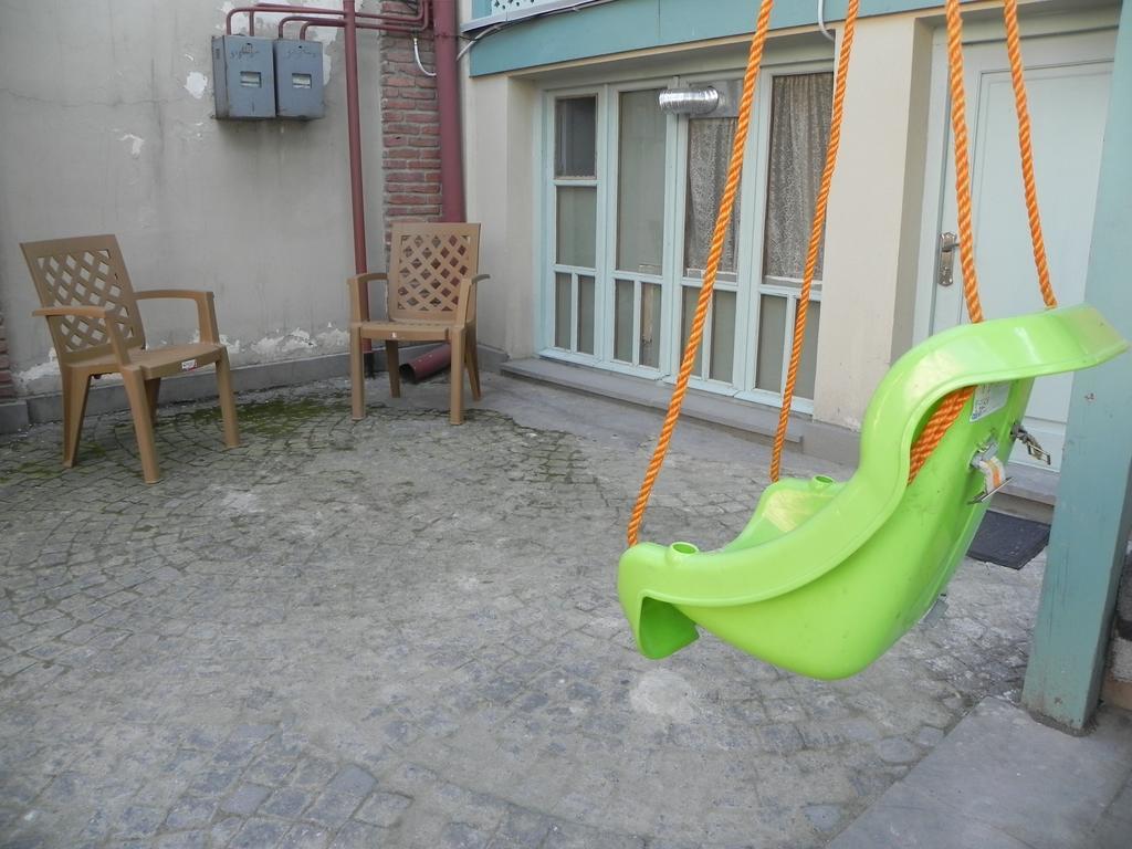 Old Yard Guest House Тбілісі Екстер'єр фото