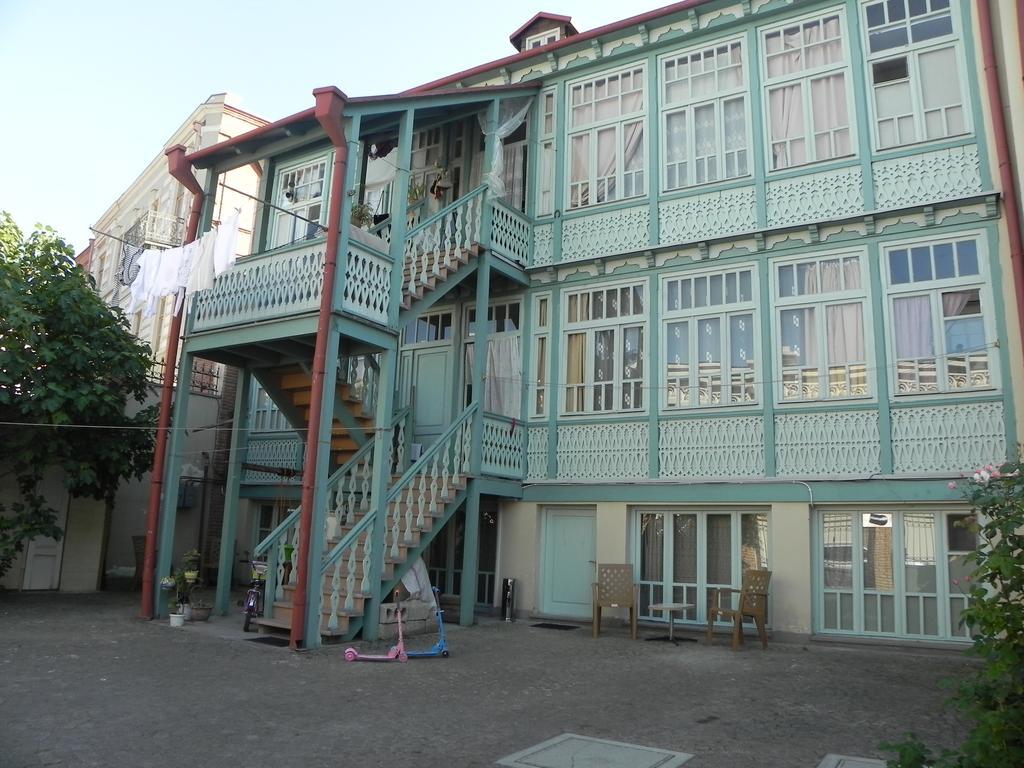 Old Yard Guest House Тбілісі Екстер'єр фото