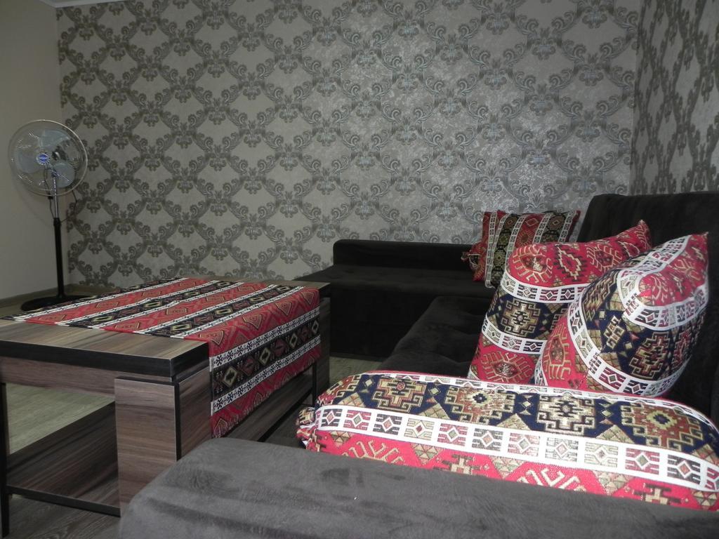 Old Yard Guest House Тбілісі Екстер'єр фото